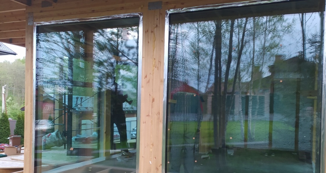 Панорамные окна в бане из клееного бруса Панорамные окна в бане из клееного бруса